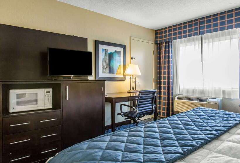 בית מלון כפרי Clarion Inn New London  Mystic