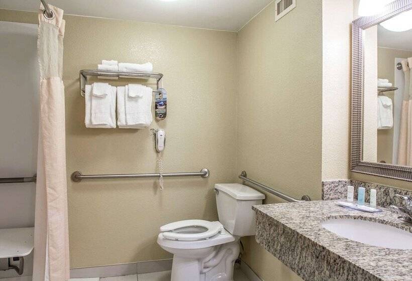 בית מלון כפרי Clarion Inn New London  Mystic