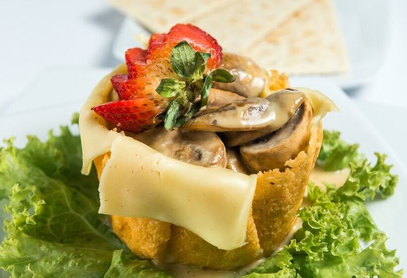 هتل Dann Combeima