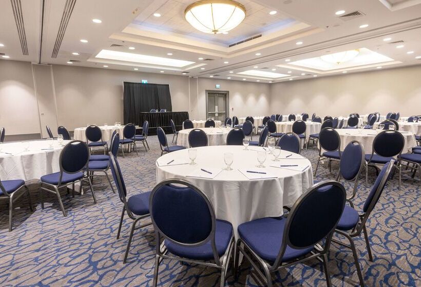 בית מלון כפרי Doubletree By Hilton Calgary North
