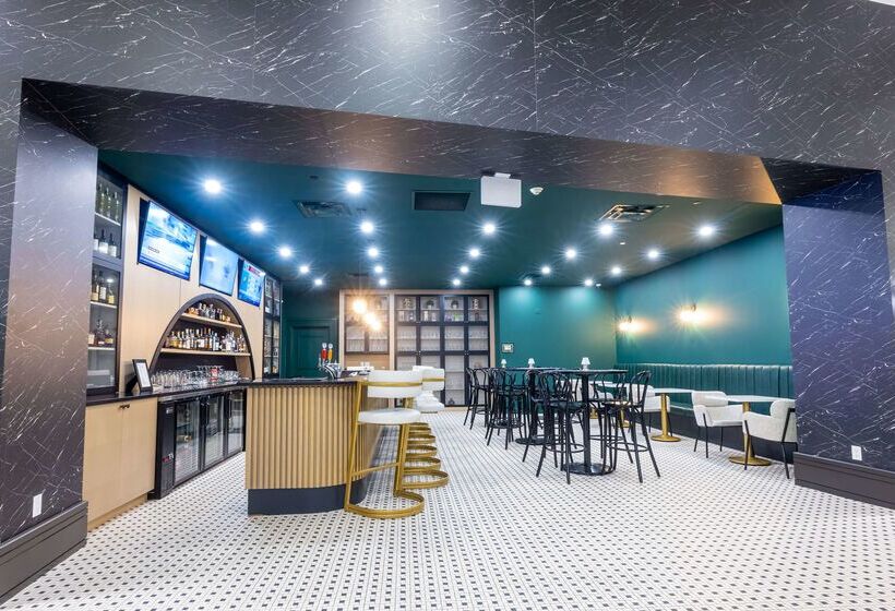 בית מלון כפרי Doubletree By Hilton Calgary North