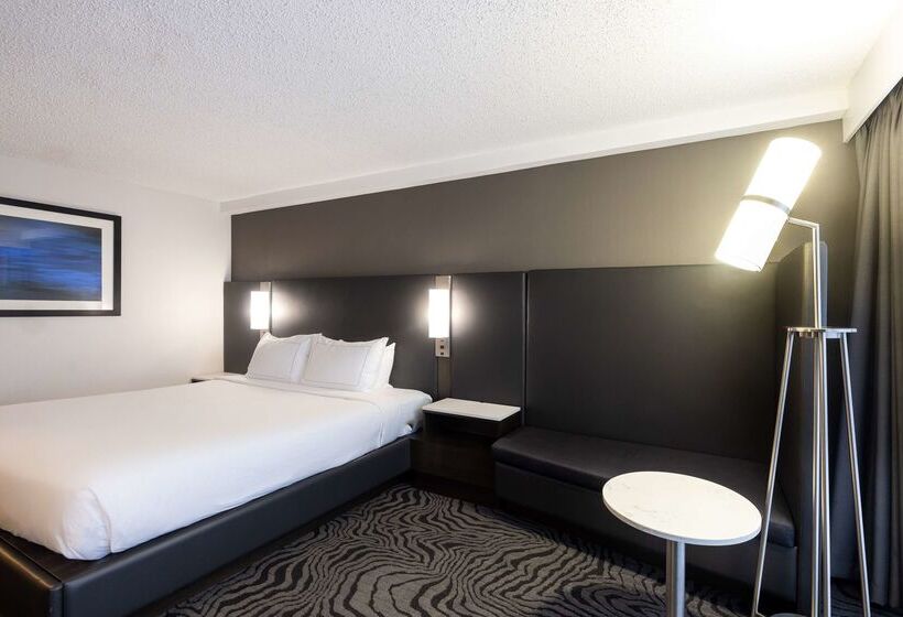 בית מלון כפרי Doubletree By Hilton Calgary North