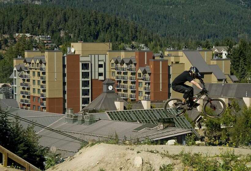 هتل Hilton Whistler Resort & Spa