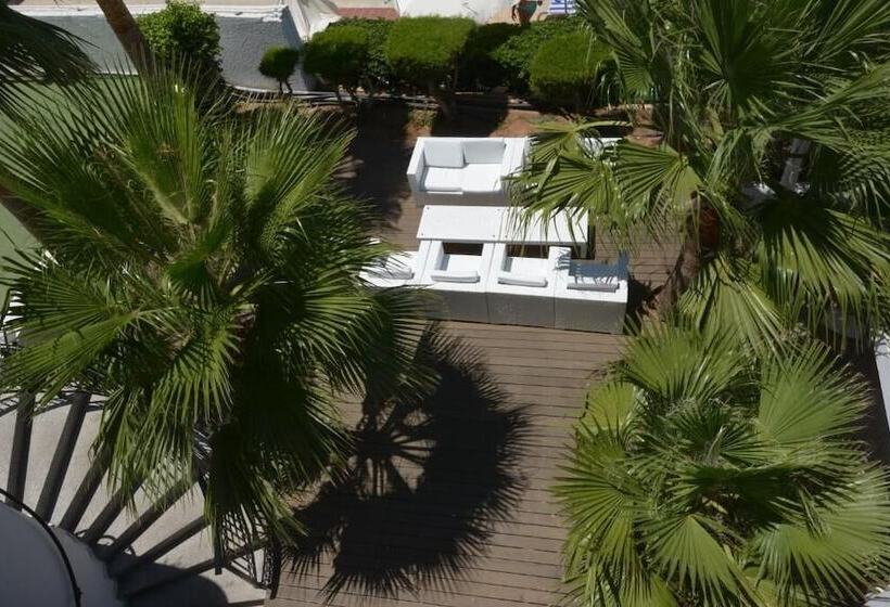 هتل Silver Sands Beach