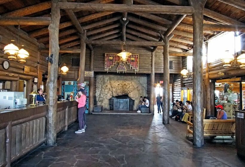 בית מלון כפרי Thunderbird Lodge   Inside The Park