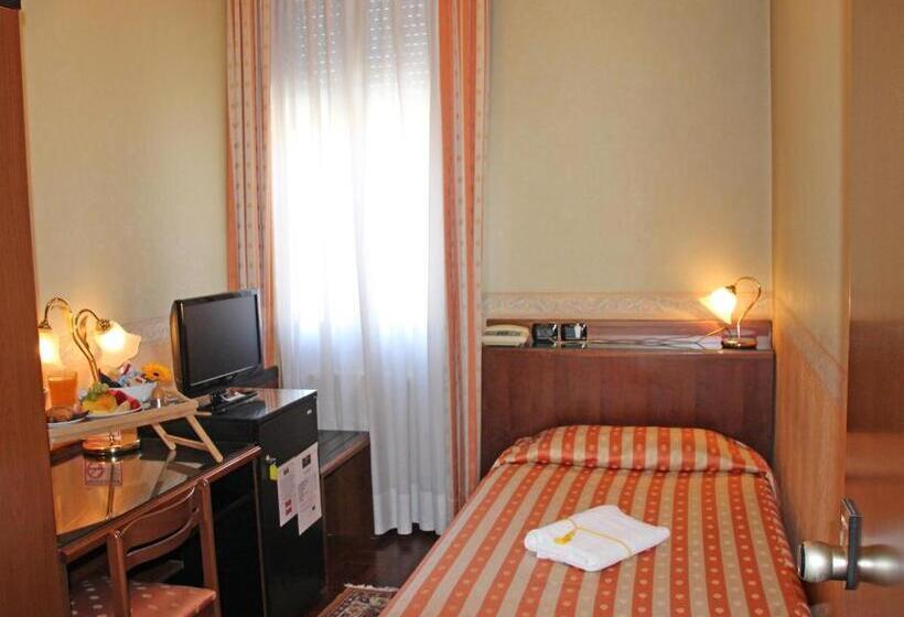 فندق Albergo Ristorante Leon D'oro