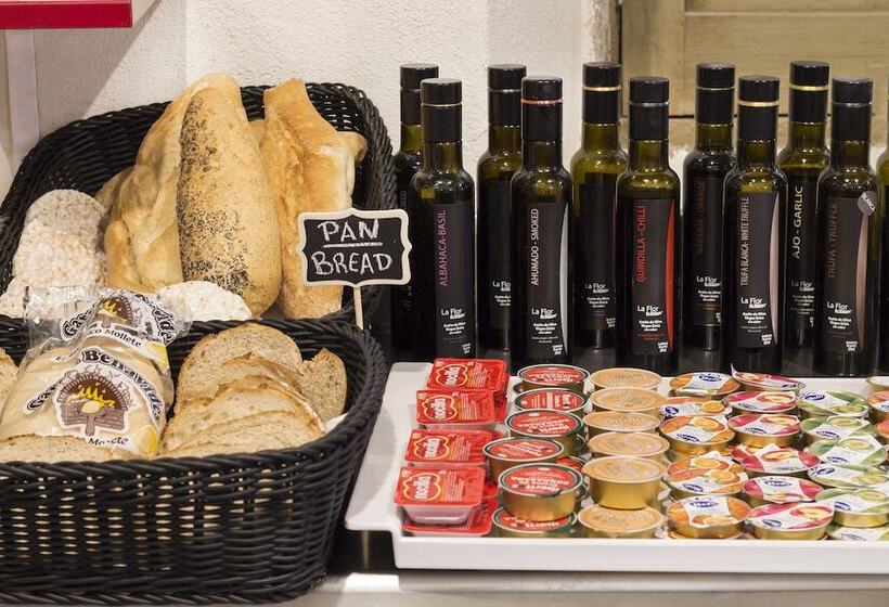 هتل Casa Palacio Pilar Del Toro