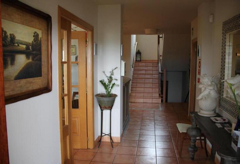 هتل Villa Mencia
