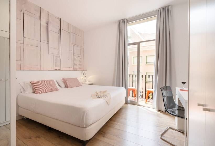 هتل Chic & Basic Tallers Hostal