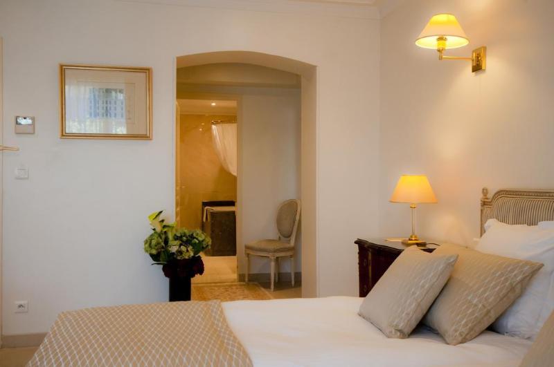 هتل Hôtel La Villa Eugene