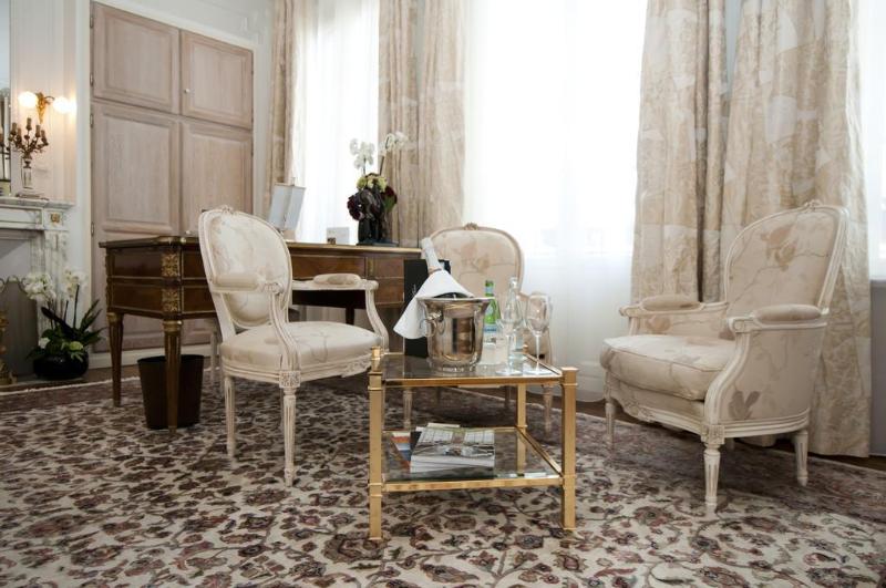 هتل Hôtel La Villa Eugene