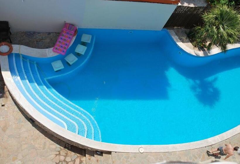 בית מלון כפרי Kanelli Beach