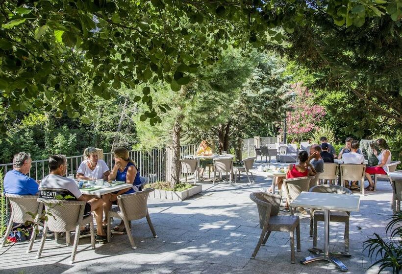 هتل Les Jardins De La Glaciere