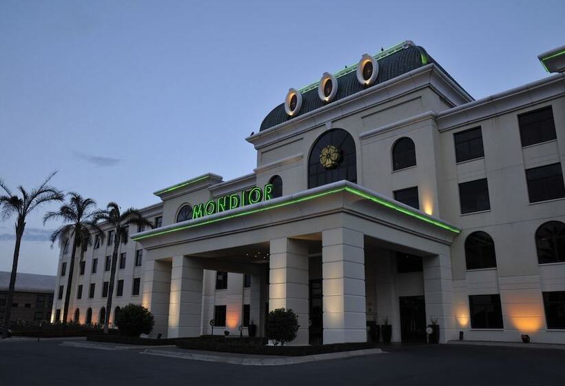 בית מלון כפרי Mondior At Emperors Palace