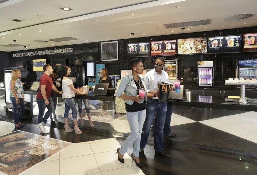 בית מלון כפרי Mondior At Emperors Palace