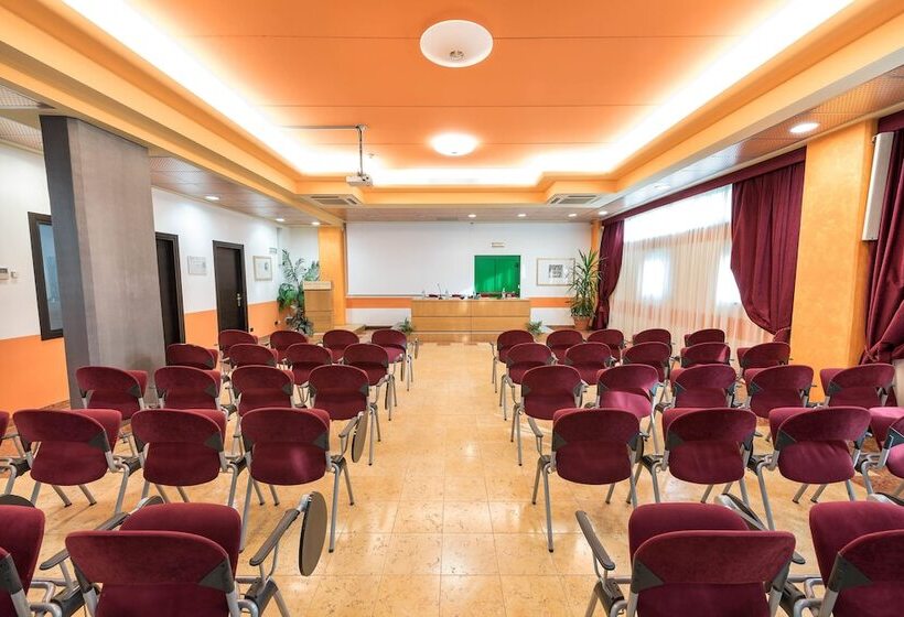 בית מלון כפרי West Point Airport