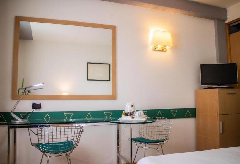 בית מלון כפרי West Point Airport