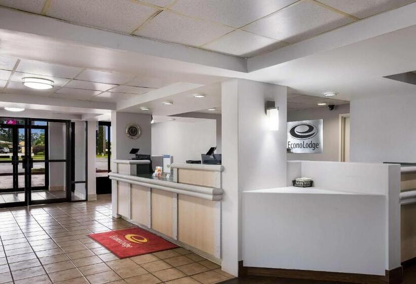 هتل Super 8 By Wyndham Savannah