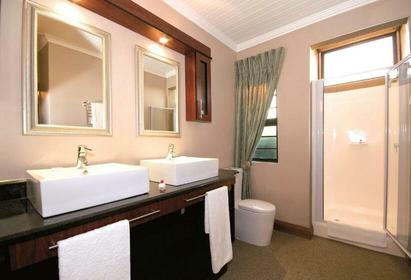 هتل Pine Lodge Resort