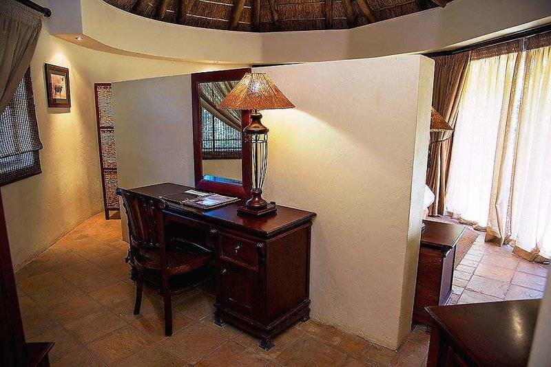 בית מלון כפרי Premier Resort Mpongo Private Game Reserve