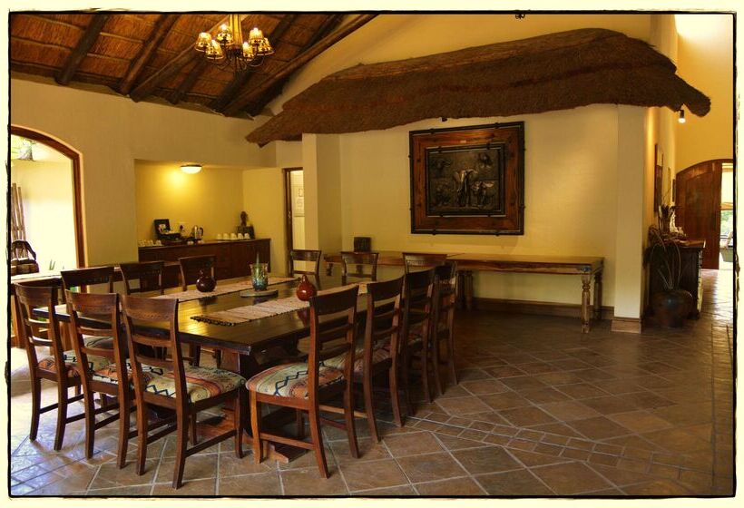 בית מלון כפרי Premier Resort Mpongo Private Game Reserve