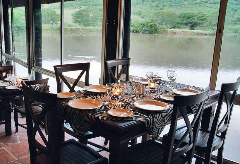 בית מלון כפרי Premier Resort Mpongo Private Game Reserve