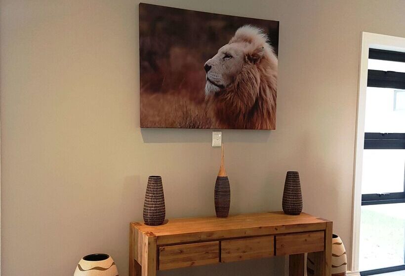 בית מלון כפרי Premier Resort Mpongo Private Game Reserve