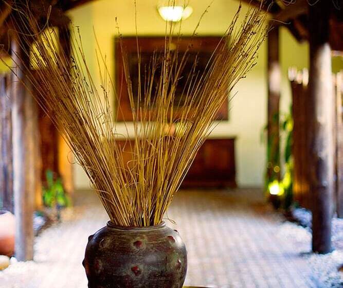 בית מלון כפרי Premier Resort Mpongo Private Game Reserve