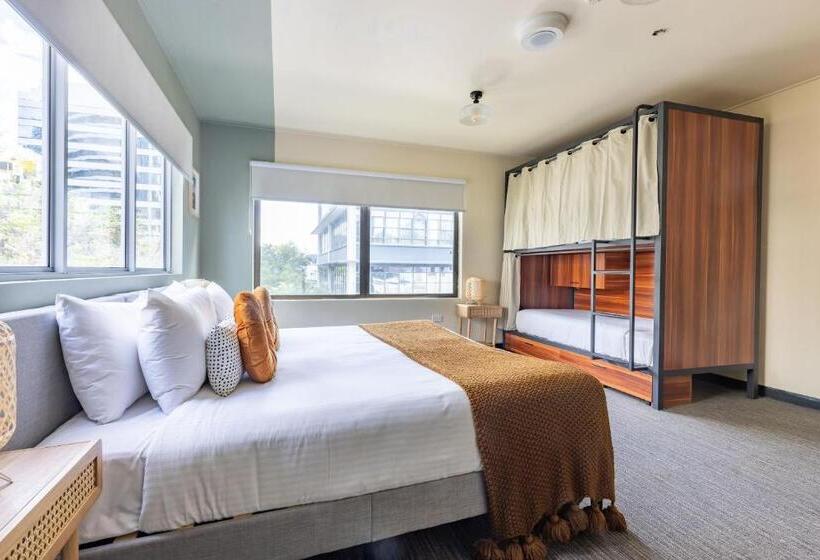 هاستل Selina Brisbane