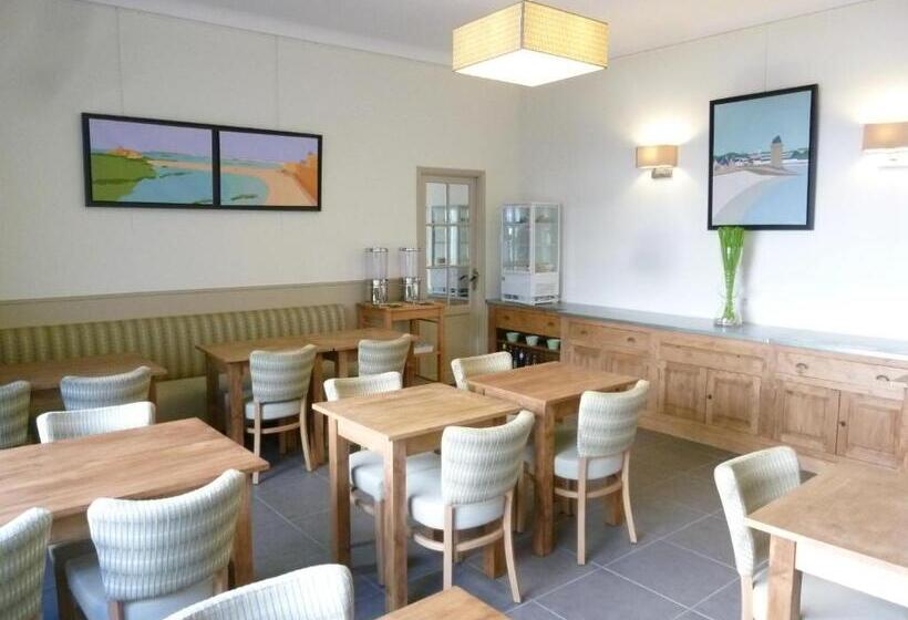 Отель Ajoncs D Or