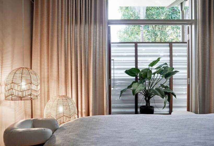 هتل Crystalbrook Byron