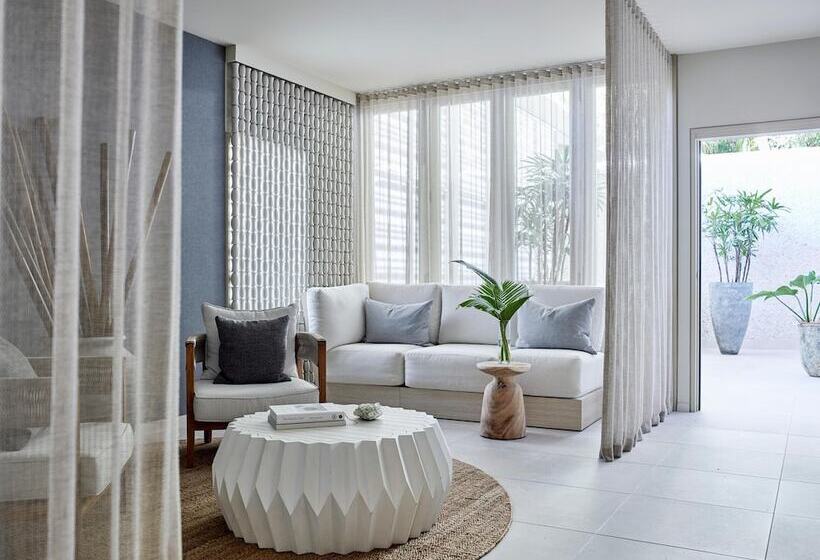 هتل Crystalbrook Byron