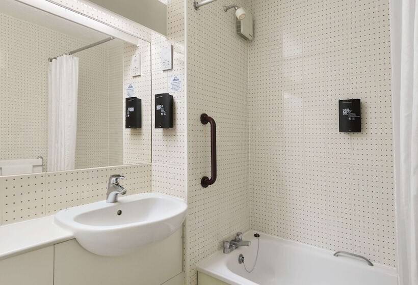 Days Inn Hotel Warwick South   Southbound M40