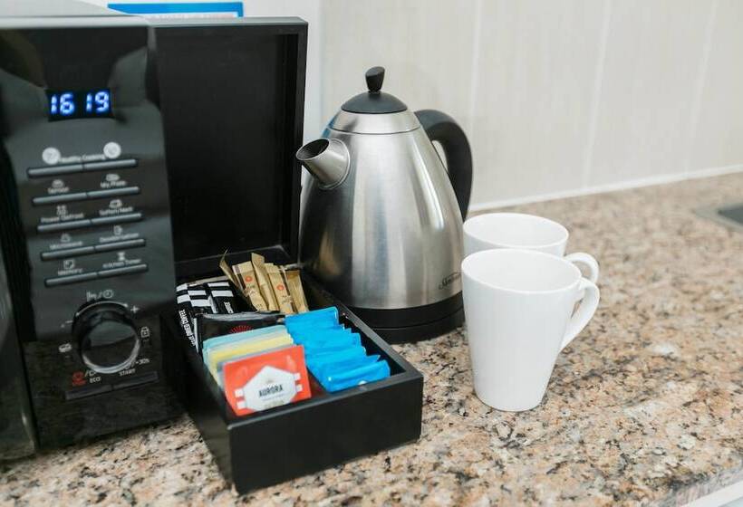 هتل Mantra Aqueous On Port