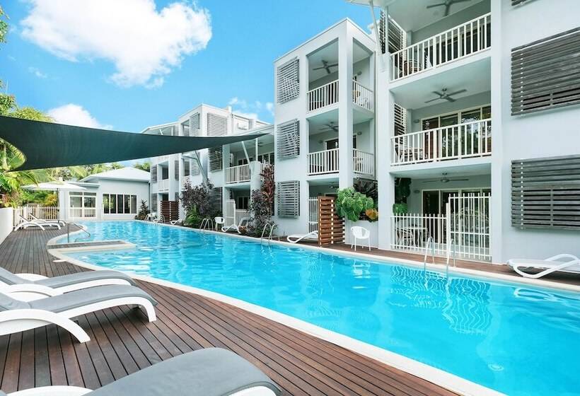 هتل Mantra Aqueous On Port