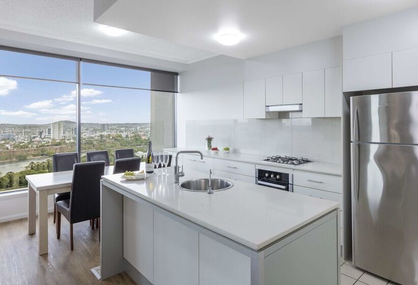 هتل Oaks Brisbane On Margaret Suites