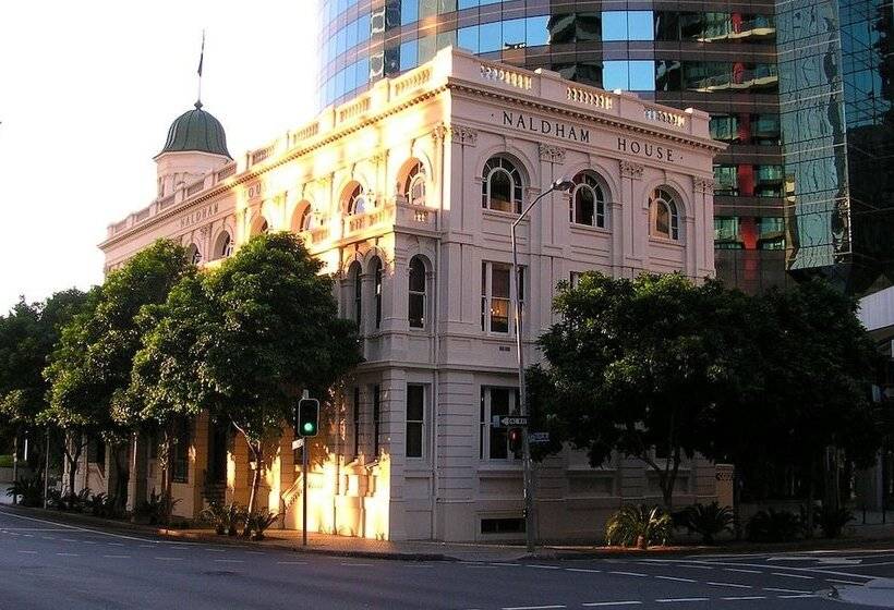 هتل Oaks Brisbane On Margaret Suites