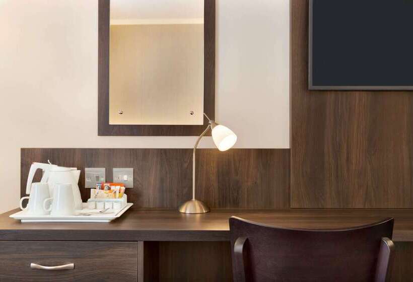 בית מלון כפרי Ramada Bristol West