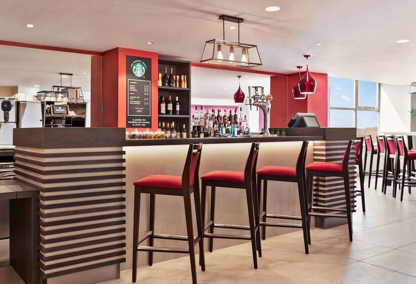 בית מלון כפרי Ramada Bristol West