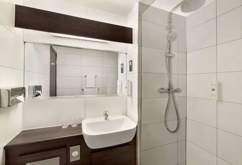 בית מלון כפרי Ramada Bristol West