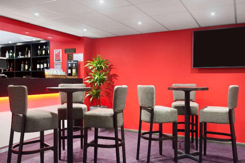 בית מלון כפרי Ramada London South Mimms