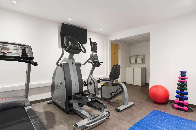 בית מלון כפרי Ramada London South Mimms