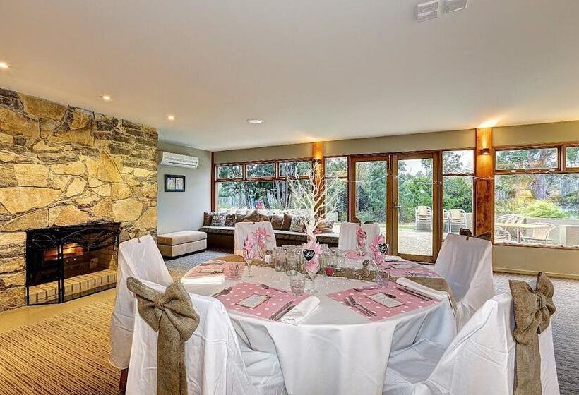 בית מלון כפרי Stewarts Bay Lodge