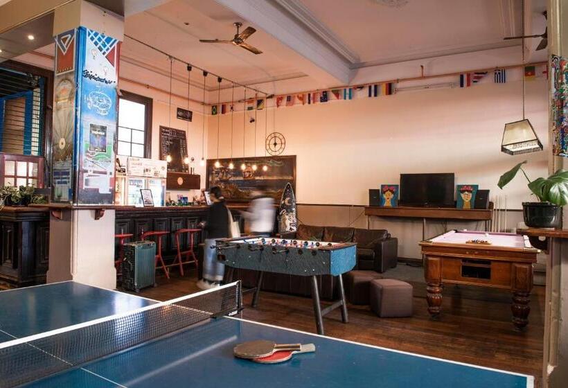فندق Sundancer Backpackers Hostel
