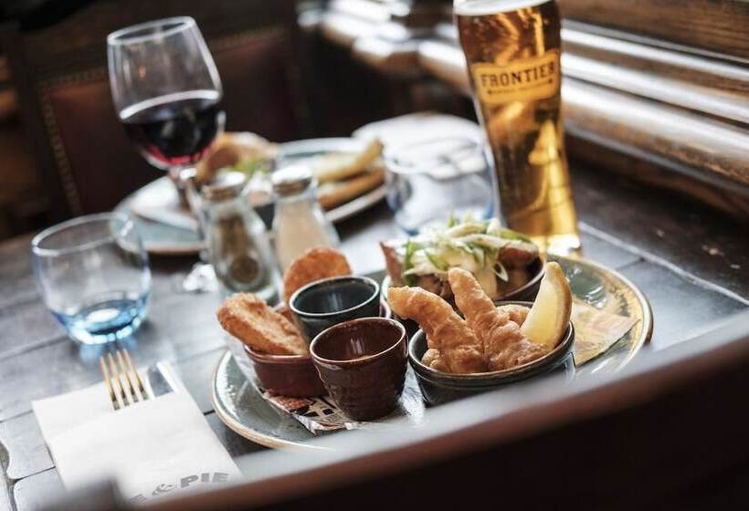 هتل The Mad Hatter