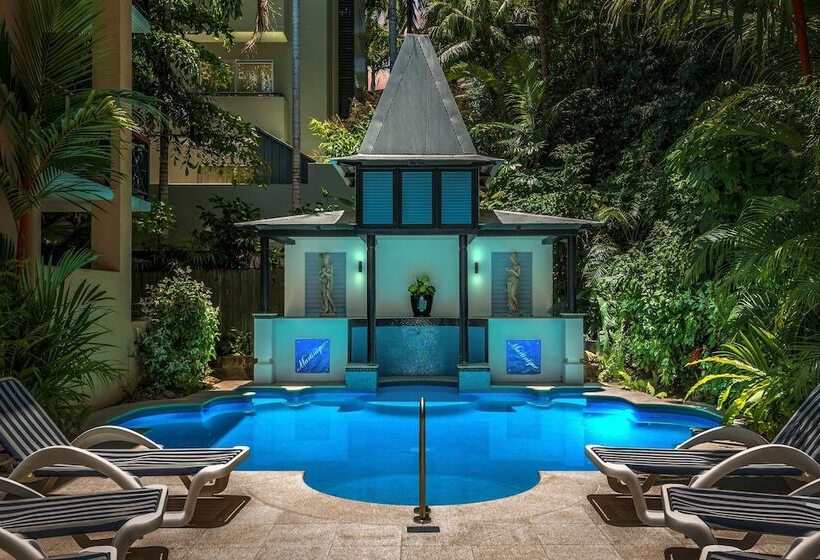 Martinique On Macrossan