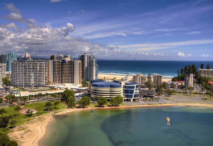 منتجع Mantra Twin Towns