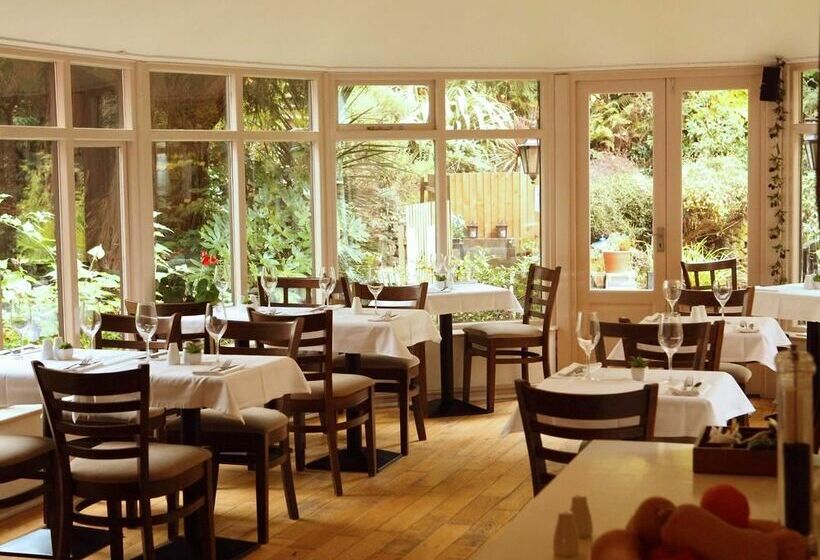 Отель Tunbridge Wells Retreat