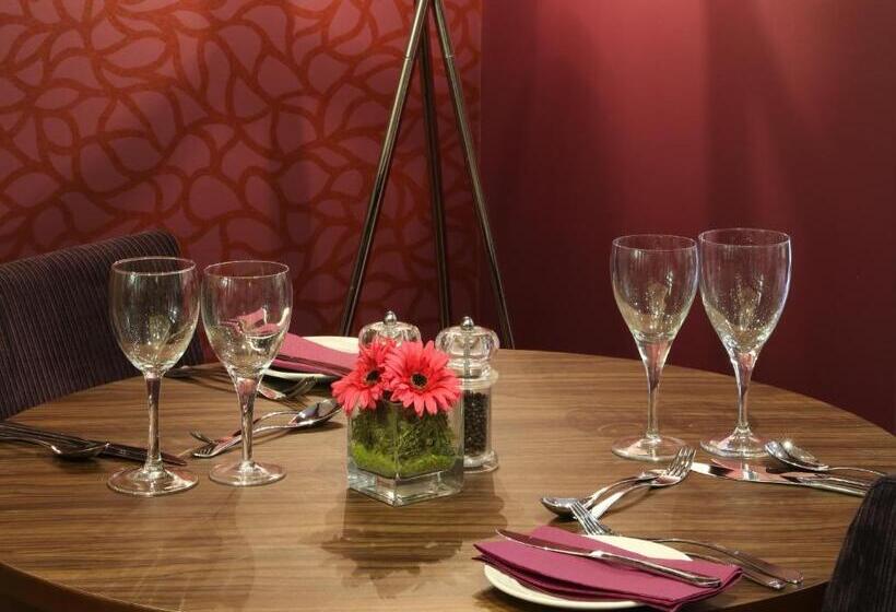 Burleigh Court Hotel And Leisure