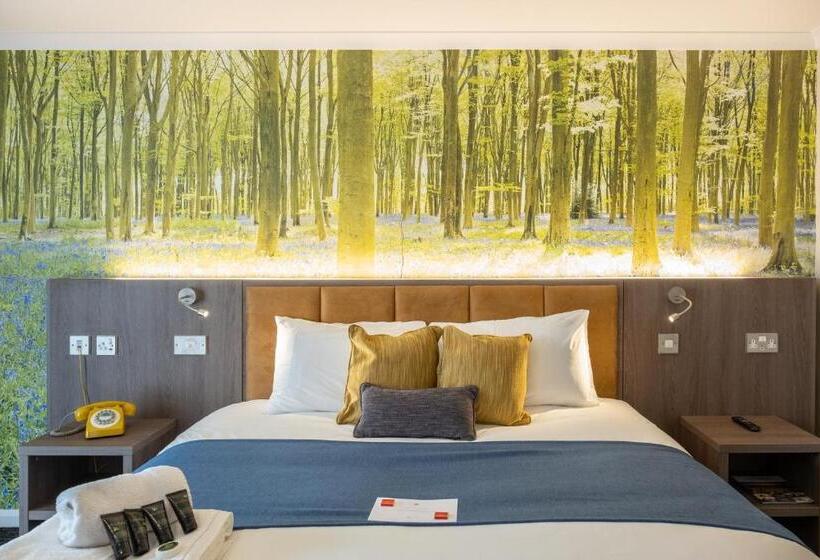 Burleigh Court Hotel And Leisure